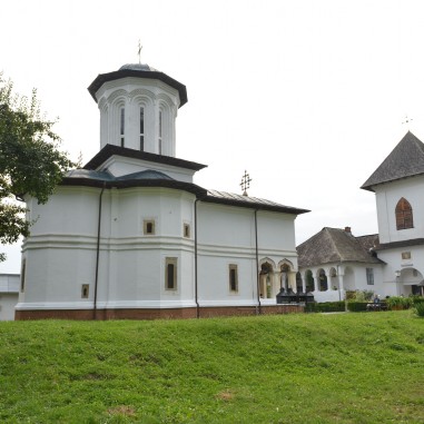 Mănăstirea Surpatele